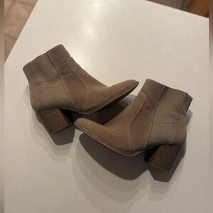 Women's Tan Ankle Boots - Universal Thread size 9